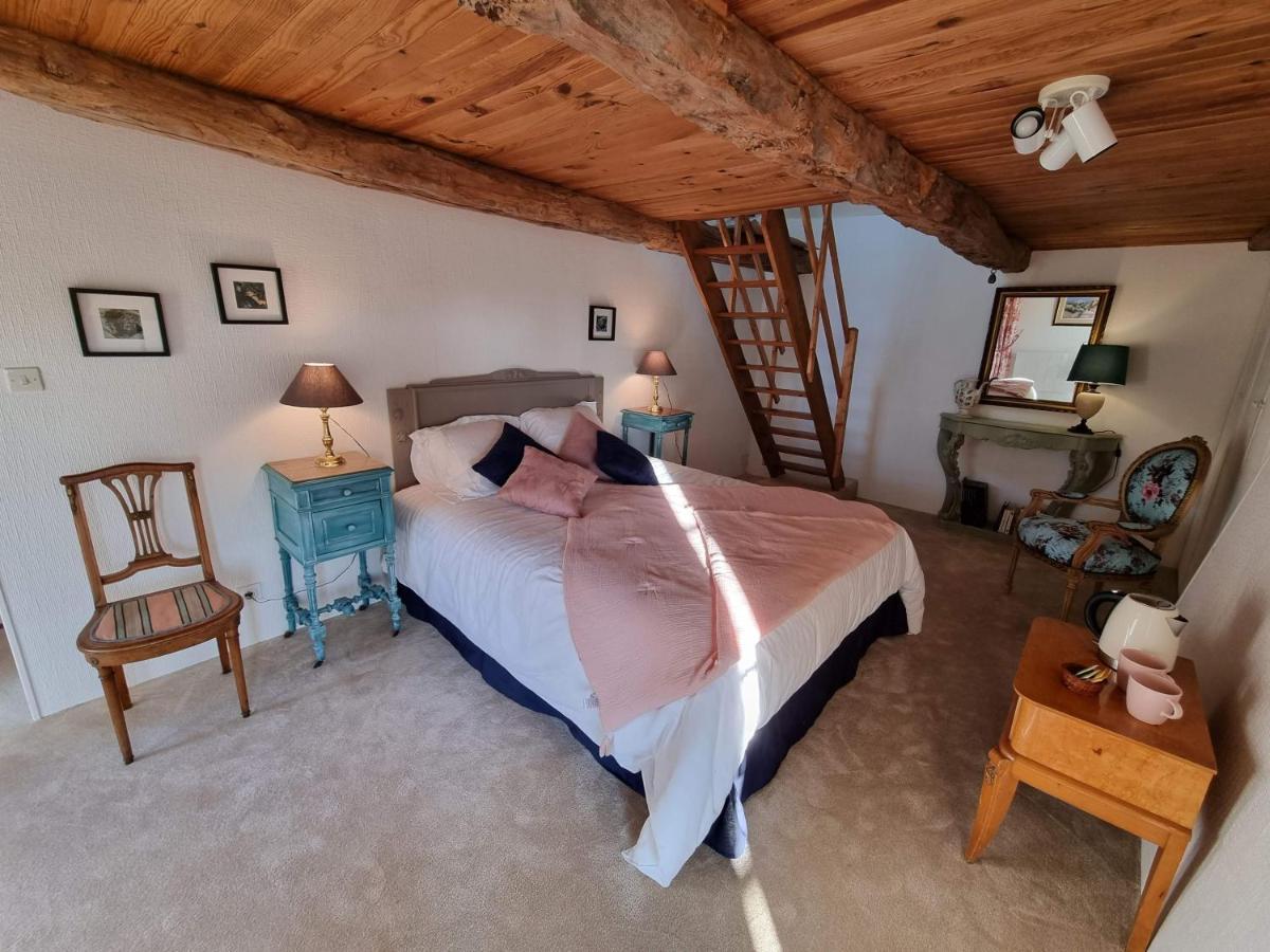 Les Berges De La Planchette Bed and Breakfast Yvignac-la-Tour Δωμάτιο φωτογραφία